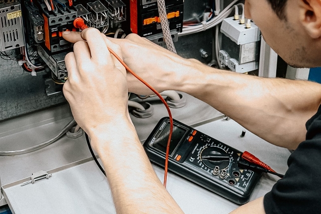 How Contractors Get Paid Faster: Pay Applications, Retainage, and Who Makes the Call