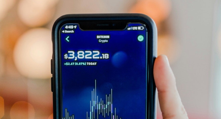 Line of Credit vs. Equity vs. Revenue-Based Financing: Choosing the Right Cash Flow Solution